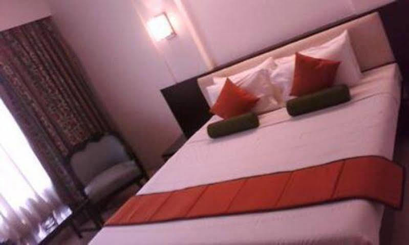 The President Hotel Shivajinagar Пуна Экстерьер фото